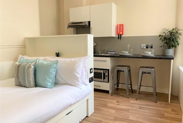 1 bed studio, College Square East, Holylands, Belfast, BT16DJ - Image 3